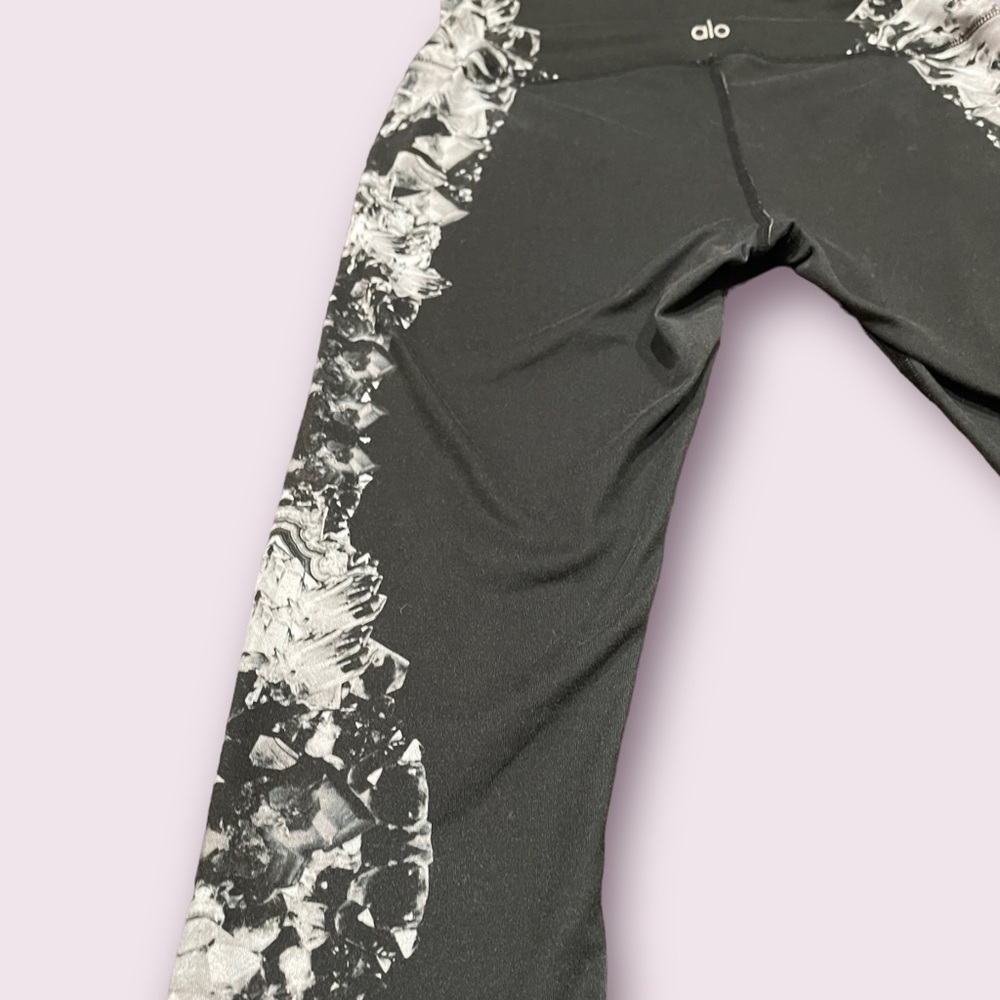 Alo Yoga Leggings - Picture 5 of 6